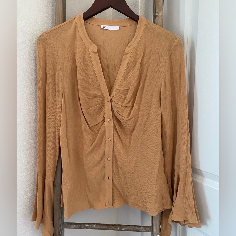 NWOT - DR2 Anthropologie - Women’s Tan Button Down Blouse - Size Medium - Picture 2 of 5
